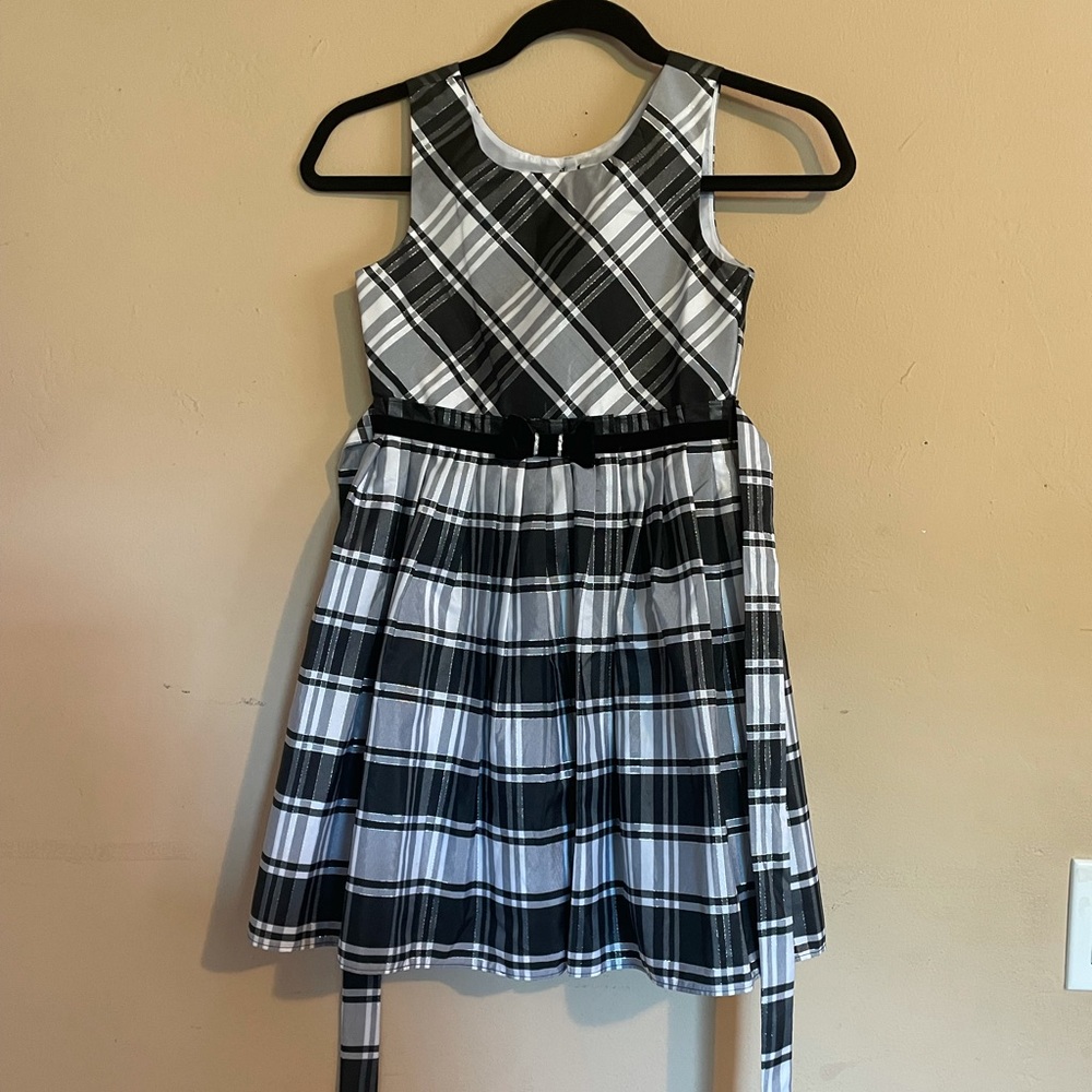 Girls formal dress black celebrate belt and bow size 6